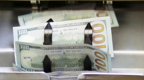 إنخفاض سعر صرف  الدولار في بغداد اليوم