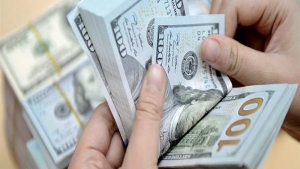 انخفاض في اسعار صرف الدولار بالأسواق المحلية