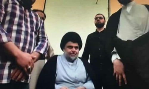 الصدر يدخل برفقة مجموعة من اتباعه الى الخضراء