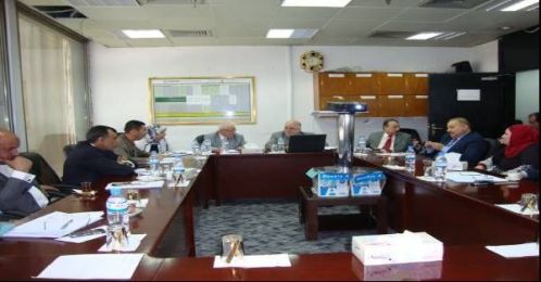 المالية النيابية تبحث مع شخصيات مسؤولة الإيرادات غير النفطية للعراق