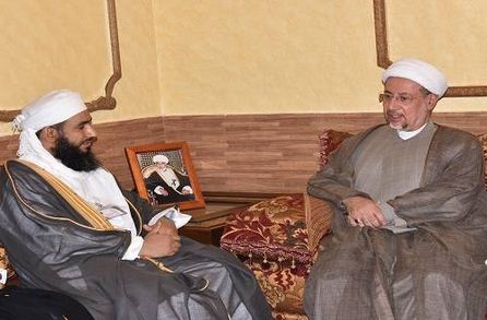 رئيس هيئة الحج يبحث مع نظيره العماني تجربة البلدين بتقديم الخدمات للحجاج