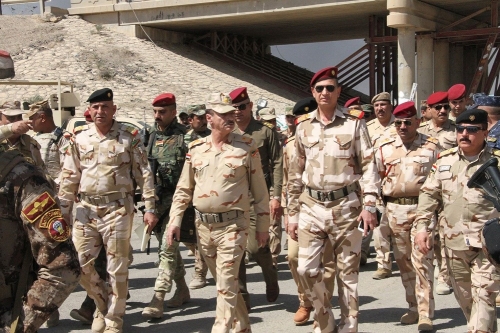 رئيس أركان الجيش من القيارة: أمن المدنيين والبنى التحتية وراء تأخر تحرير مناطق