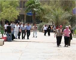 التعليم تنتقد شائعات فصل الذكور عن الإناث في الجامعات