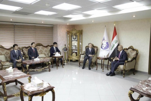 وزير النقل يبحث مع السفير الكوري امكانية تبادل الخبرات لتطوير الموانئ العراقية
