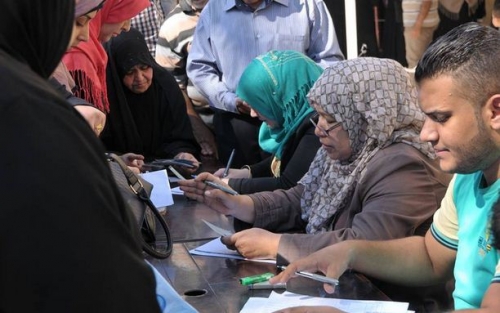 العمل: شمول جميع المستفيدين من الاعانة بالسلم الجديد 