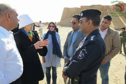 مسؤول بريطانية تزور زقورة أور والمناطق الأثرية في ذي قار