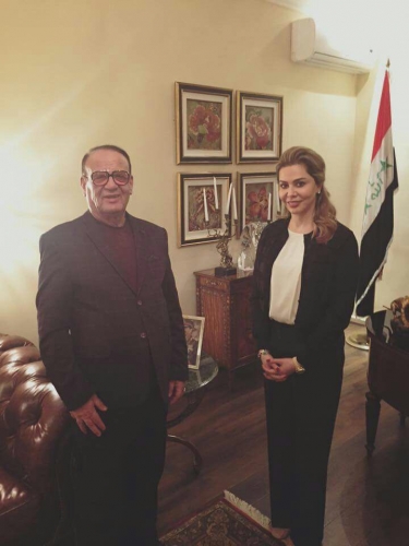 حسين نعمة في صورة مع رغد صدام .. والفنان يوضح