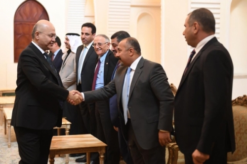 صالح يؤكد على الالتزام بالتوقيتات الدستورية لاختيار رئيس وزراء لحكومة مؤقتة